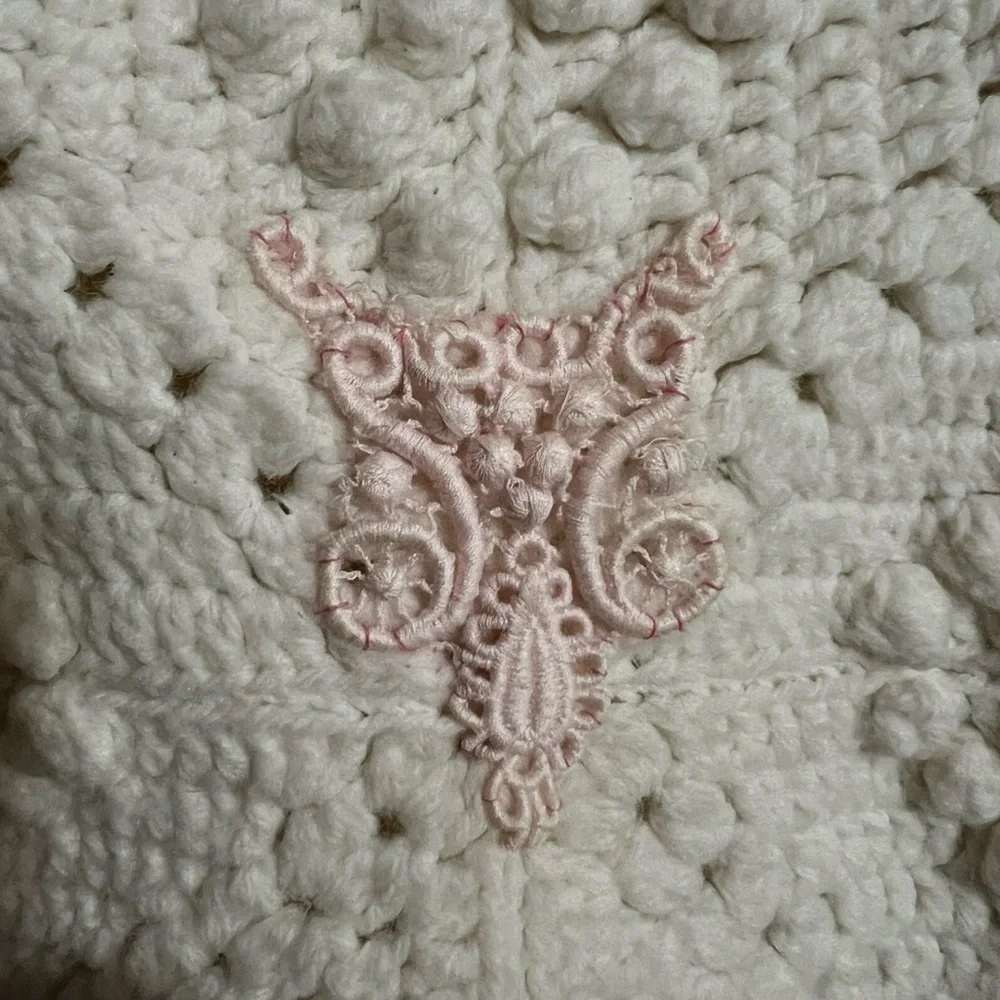 HANDMADE‎ Hand Crafted Crochet and Applique Bassinet Blanket Pad 27 L x 19 W